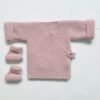 Roze baby-overslagvestje met slofjes