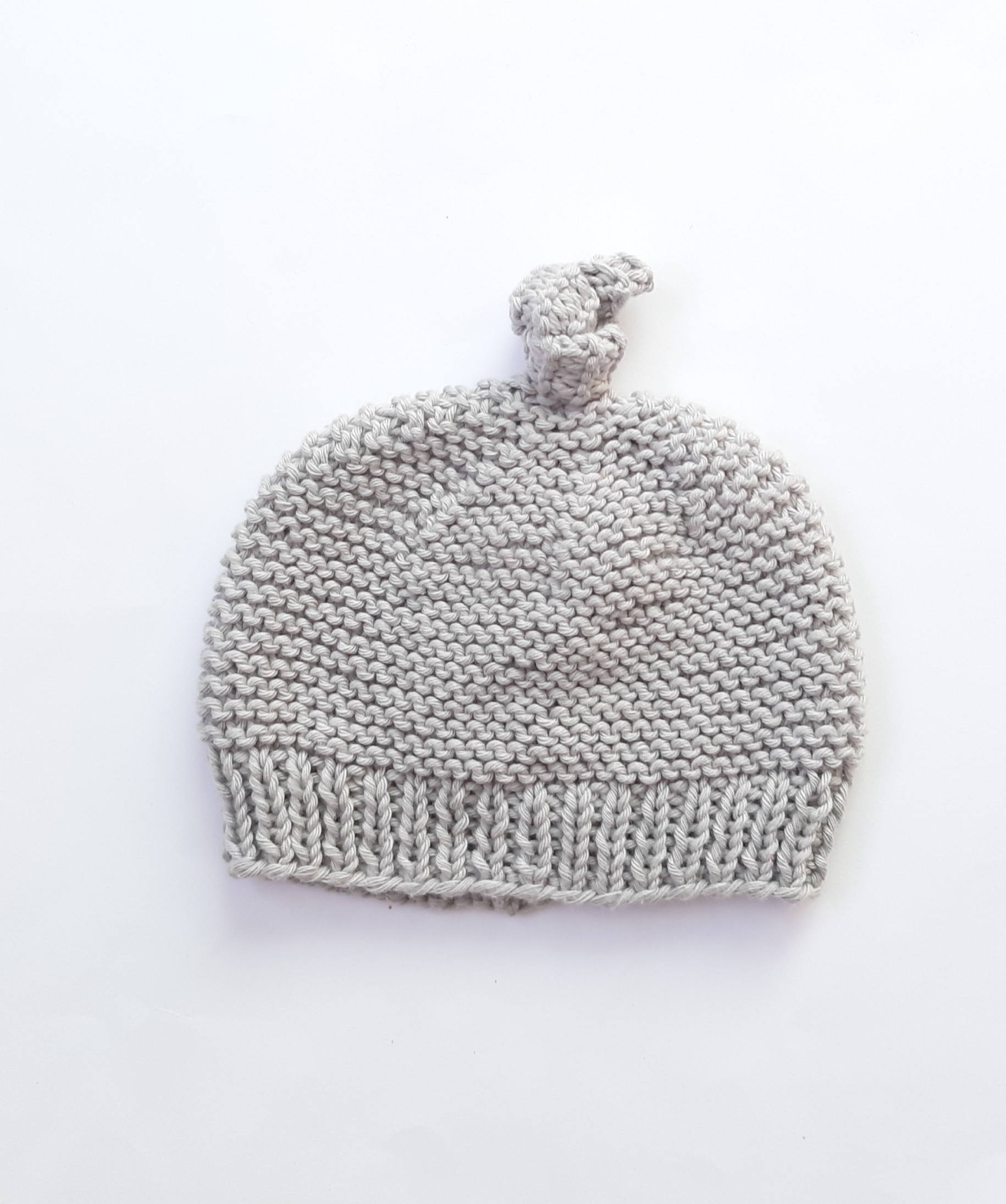 Babymutsje in ribbelsteek met puntknoop - Afbeelding 3